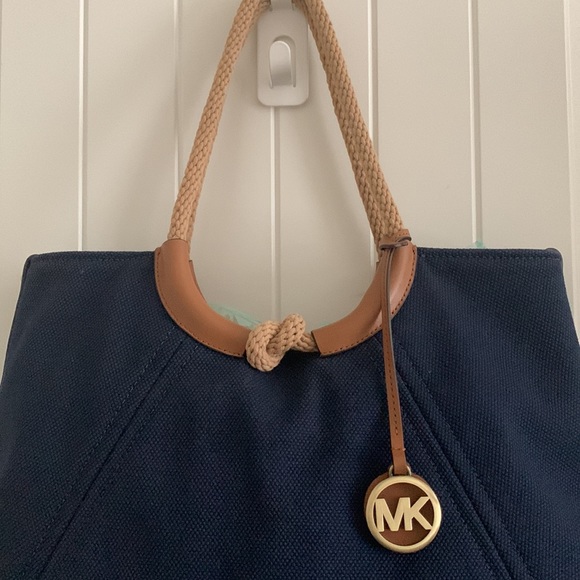 MICHAEL Michael Kors Isla Ring Shoulder Tote - Picture 10 of 16